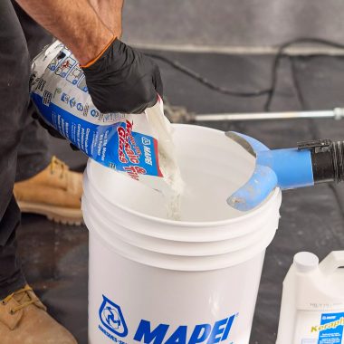 MAPEI Adesilex P10 cementové lepidlo na obklady a mozaiku